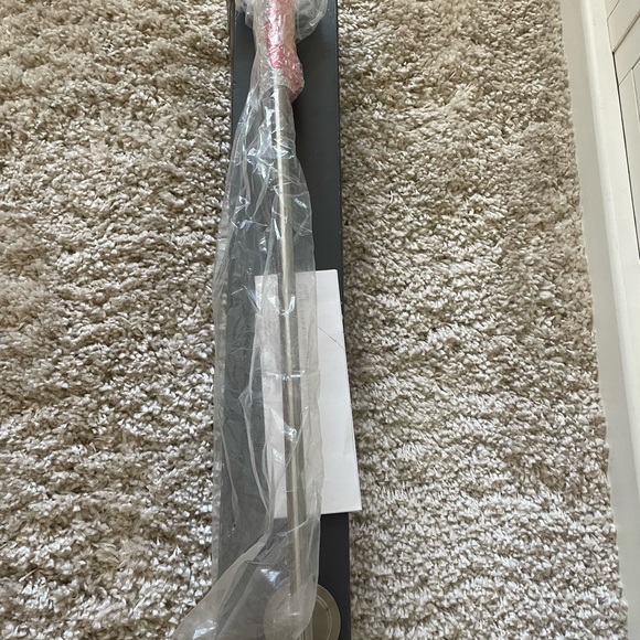 Restoration Hardware spritz 24” towel bar - Picture 4 of 6